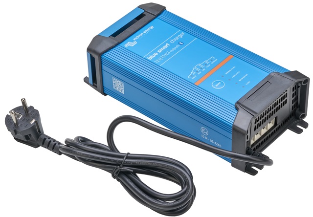 VICTRON Blue Smart IP22 12/15-3