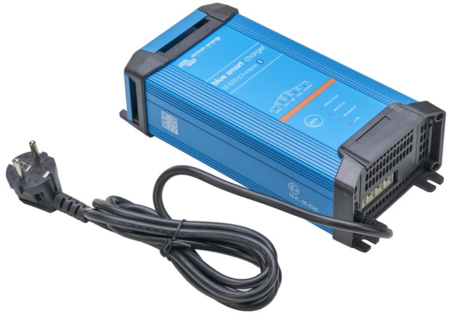 VICTRON Blue Smart IP22 12/20-3