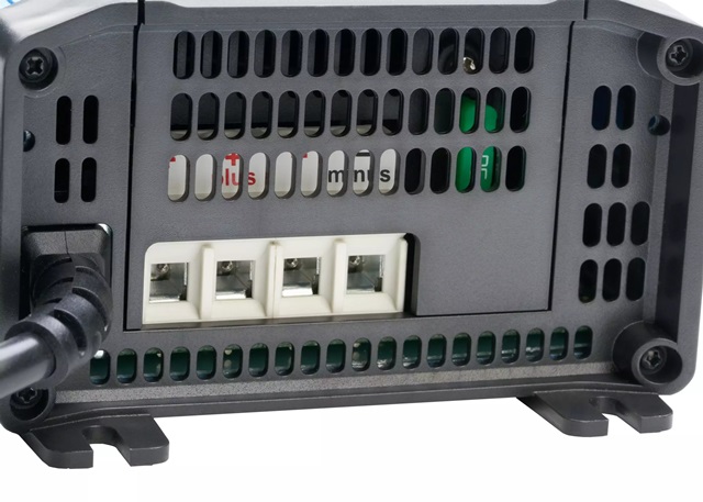VICTRON Blue Smart IP22 12/20-3