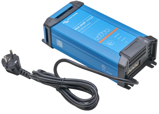 VICTRON Blue Smart IP22 12/30-3
