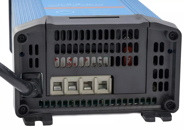 VICTRON Blue Smart IP22 12/30-3